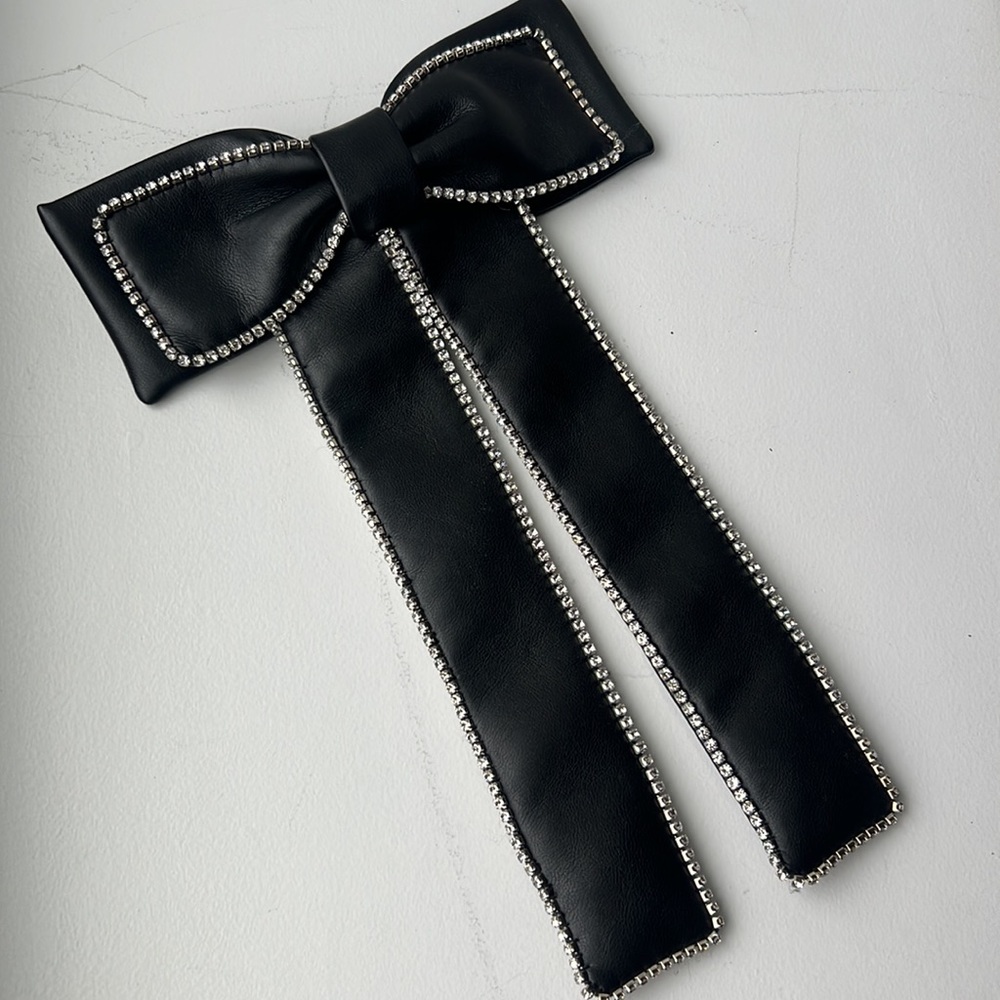 Anouki leather bow with crystals
